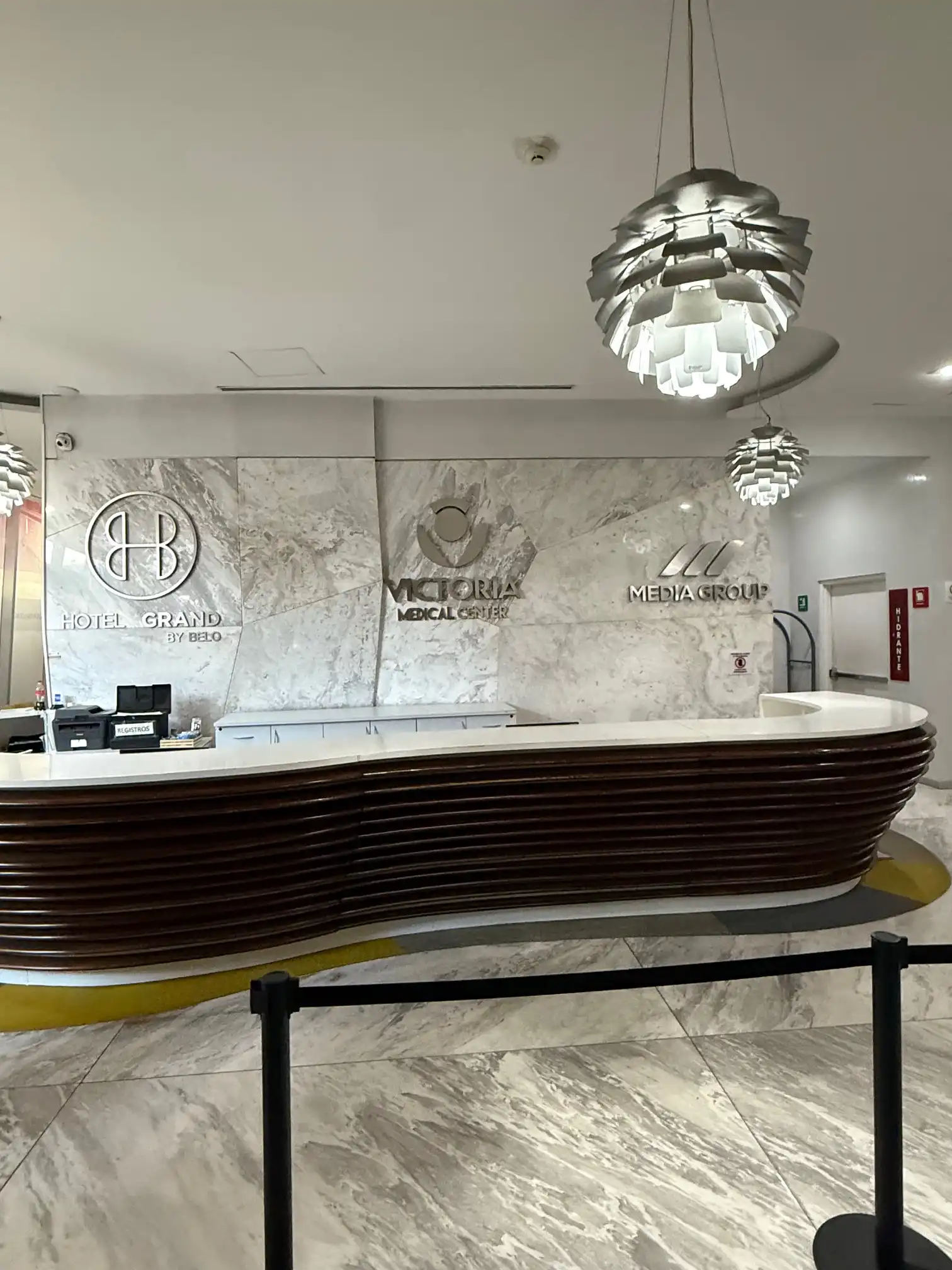 Fotografía grupal del equipo OrthoDentic